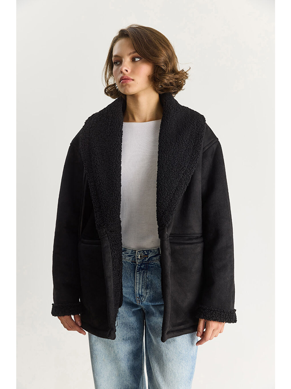 Siyah Kadın İçi Kürklü Cep Detaylı Şal Yaka Süet Kaban-3