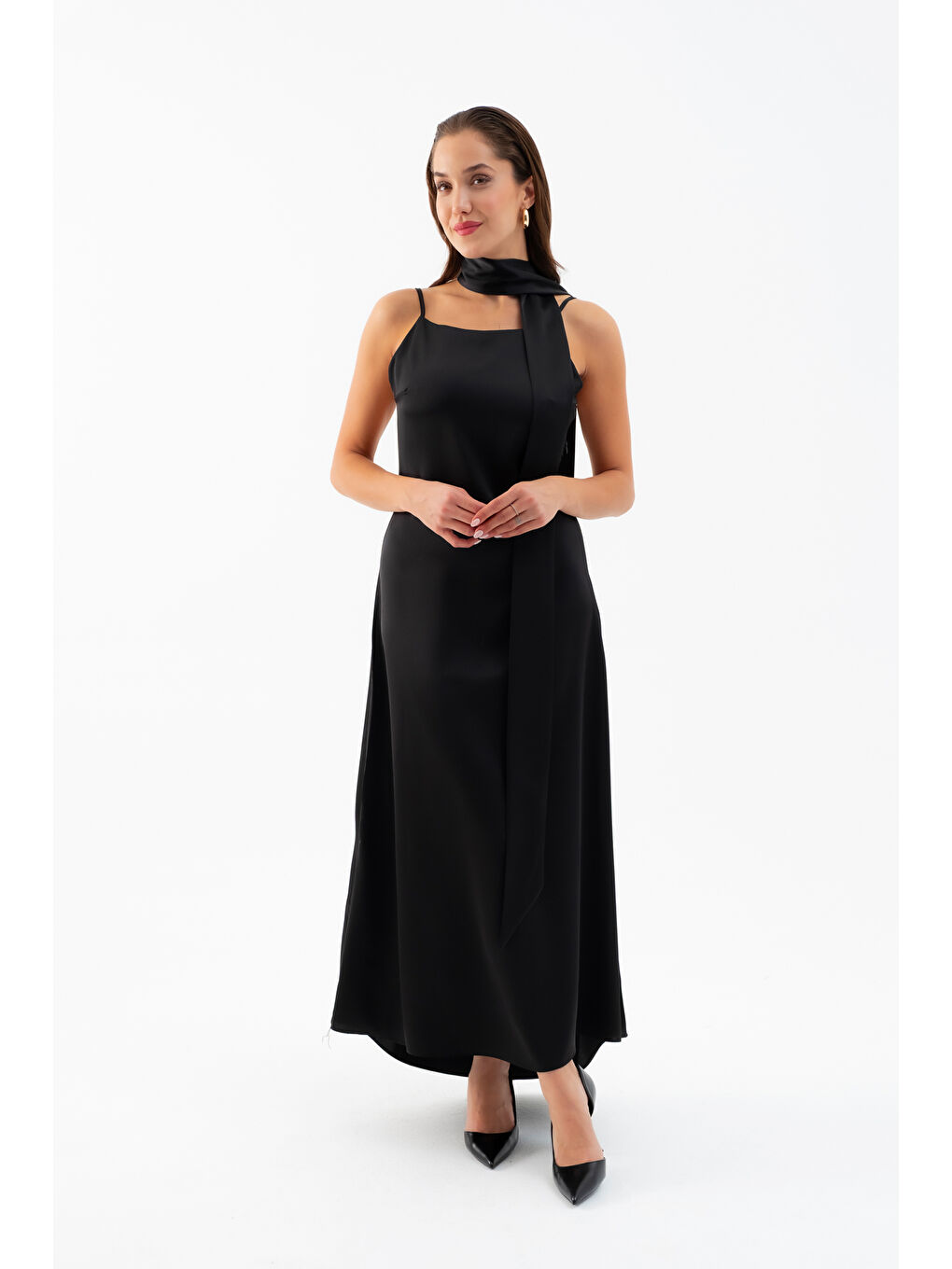 Kadın Siyah Fularlı Maxi Saten Elbise-1