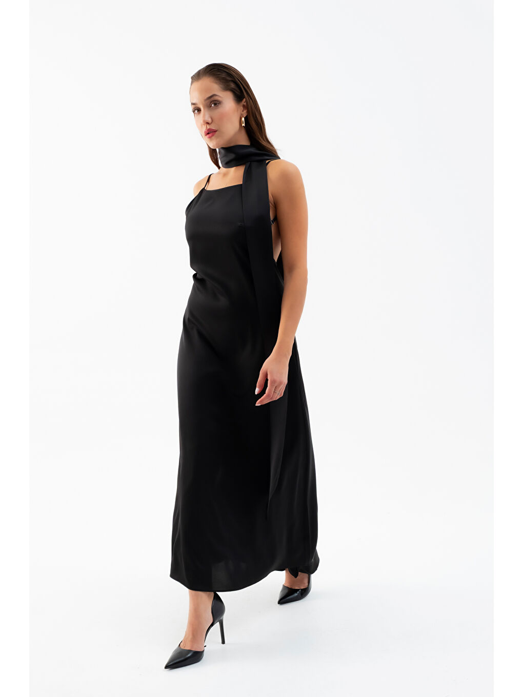 Kadın Siyah Fularlı Maxi Saten Elbise-2
