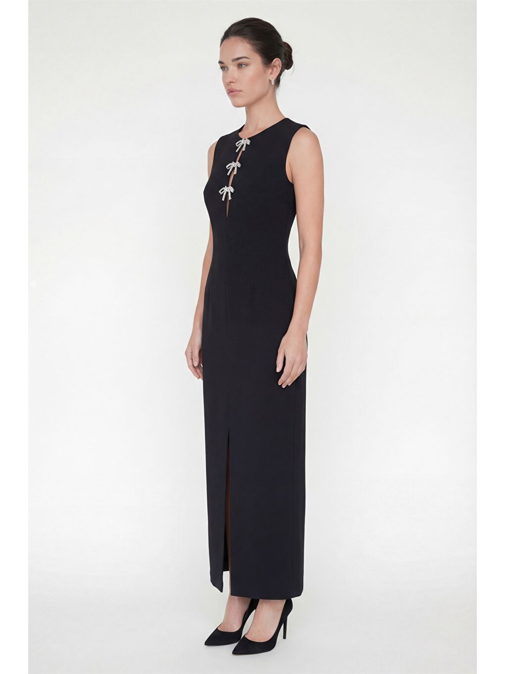 Kadın Siyah Yırtmaçlı Aksesuar Detay Maxi Abiye Elbise-1