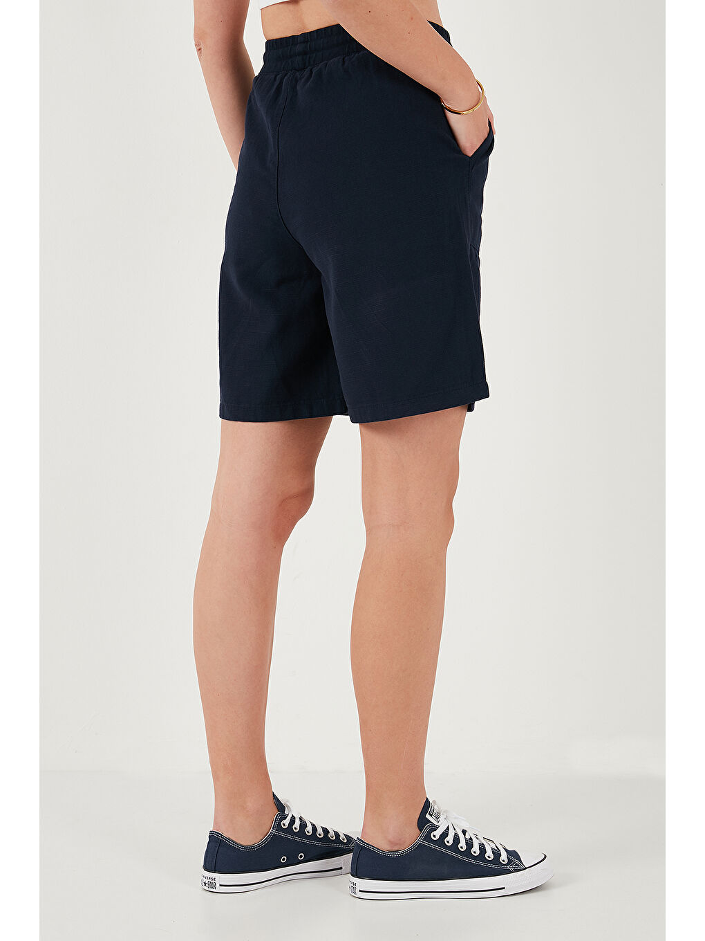 Lacivert Pamuklu Relaxed Fit Yüksek Bel Cepli Kadın Mini Şort 668YP5384-5
