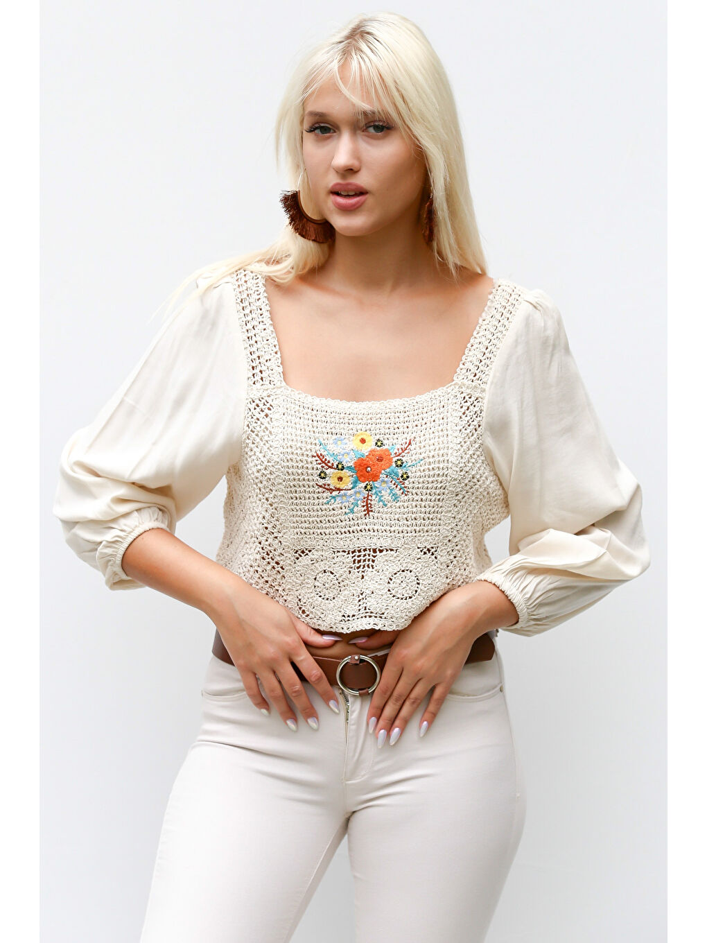 Kadın Bej Kare Yaka Balon Kol Sargı Nakışlı Crop Fitted Casual Pamuk Dokuma Bluz-4