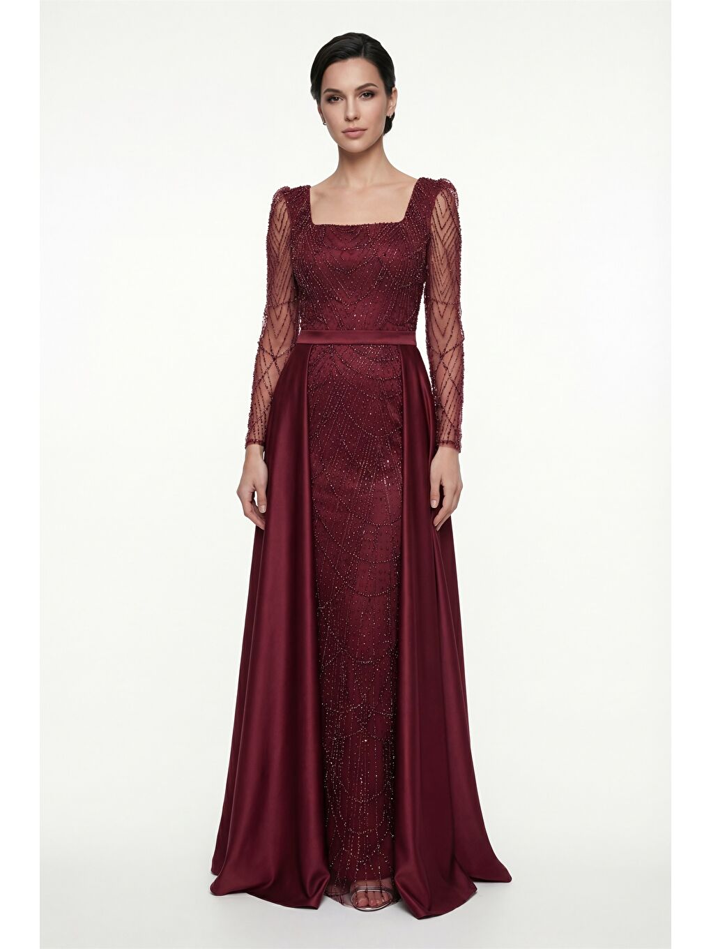 Kadın Bordo Dar Kalıp Uzun Kol Taşlı Saten Kuyruk Aksesuarlı Abiye