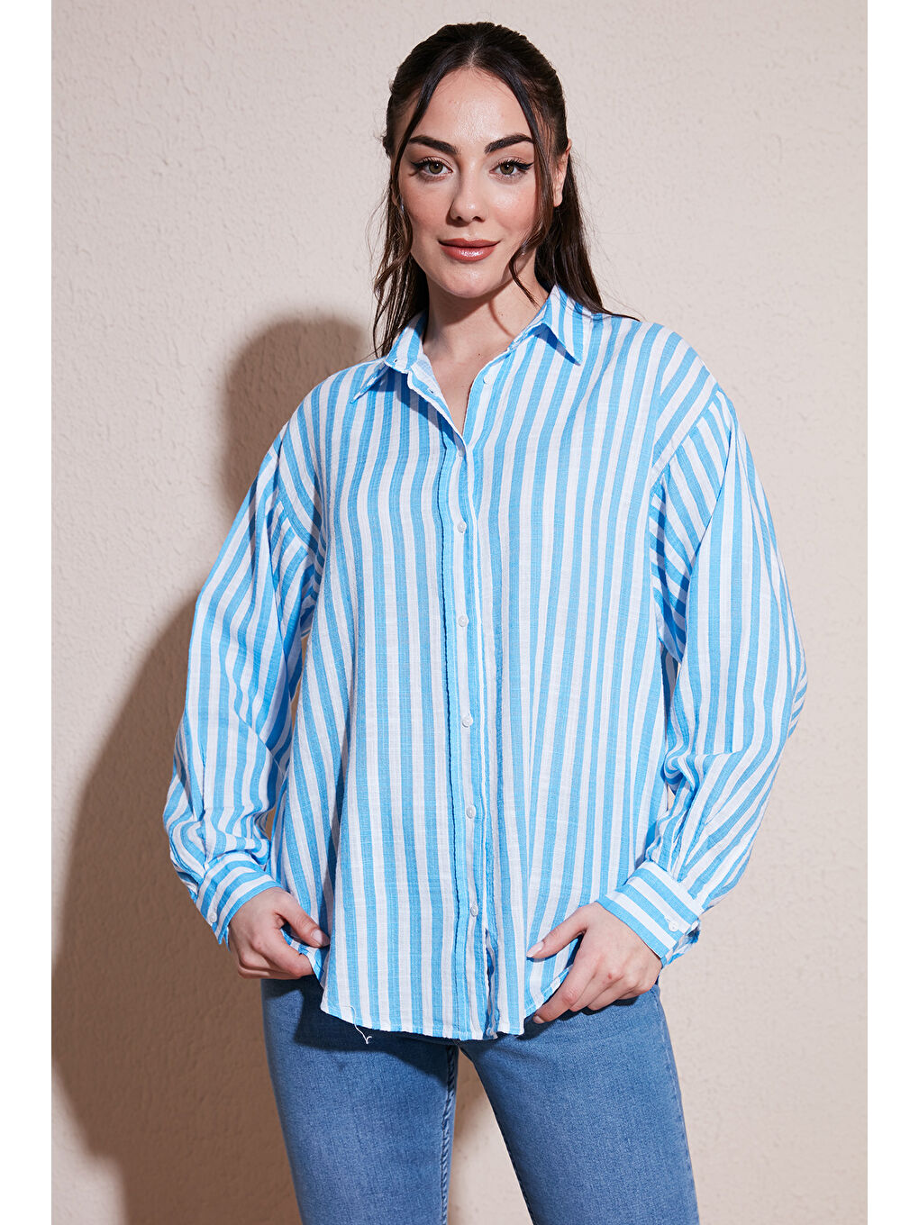 Mavi Pamuk Karışımlı Regular Fit Çizgili Kadın Gömlek 25Y0670K1