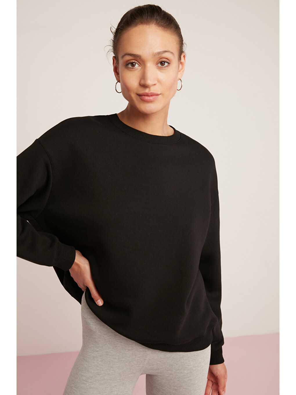 Sahra Kadın Pamuklu Içi Polarlı Yumuşacık Oversize Yuvarlak Yaka Basıc Siyah Sweatshirt-1