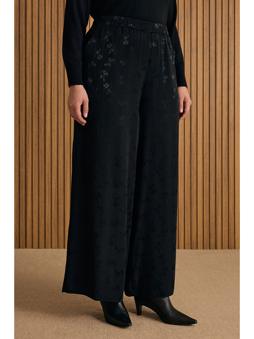 Siyah Çicek Jakar Desenli Beli Lastikli Pantolon-1
