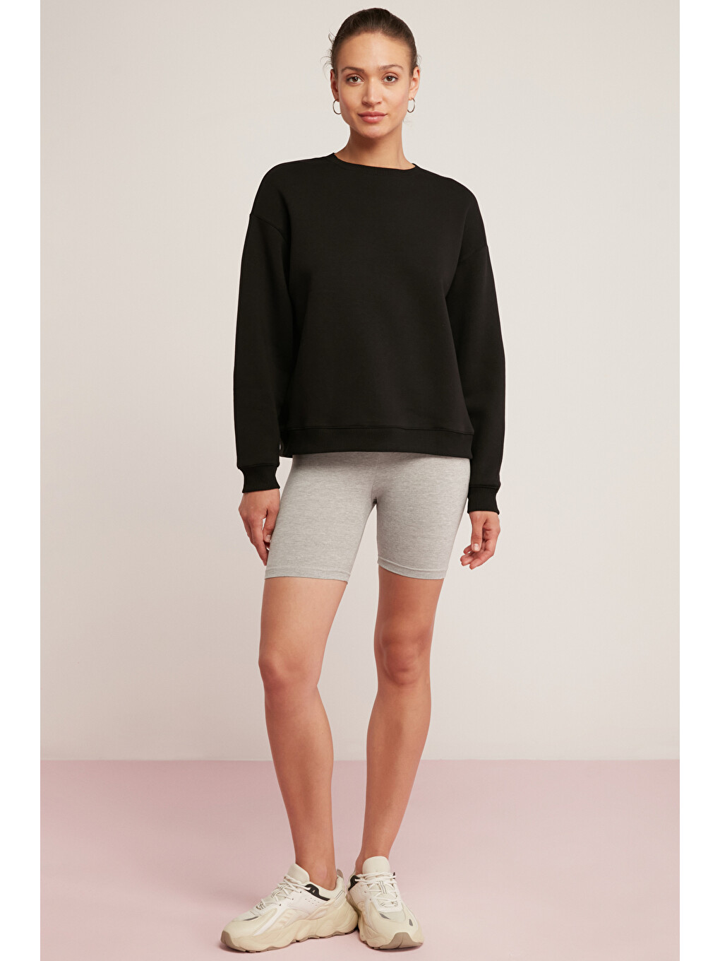 Sahra Kadın Pamuklu Içi Polarlı Yumuşacık Oversize Yuvarlak Yaka Basıc Siyah Sweatshirt-3