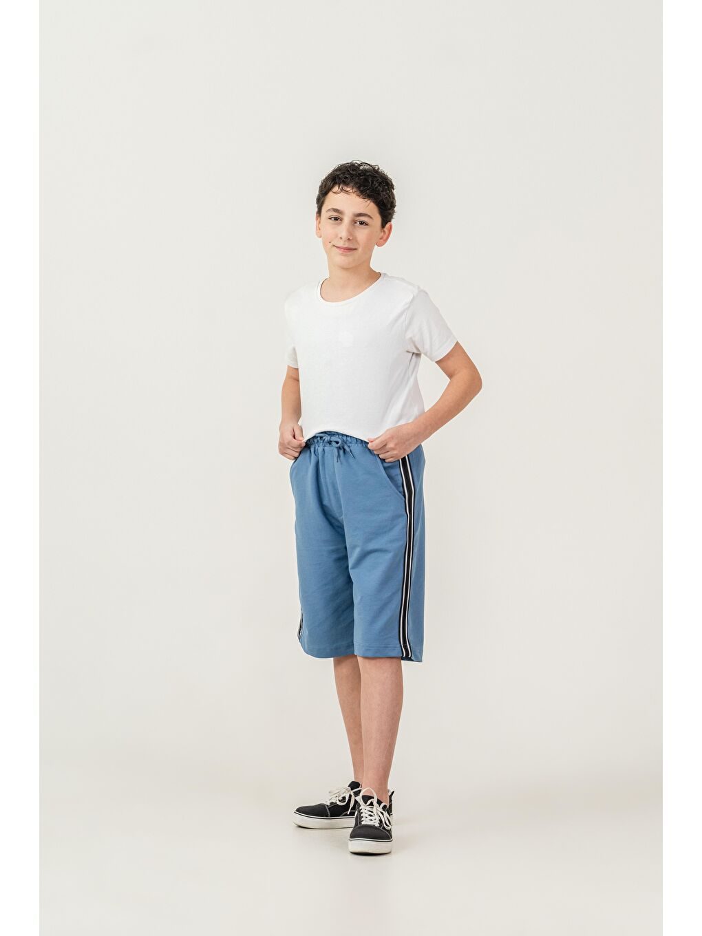 Mavi Yanlar Şeritli Erkek Çocuk Şort-1
