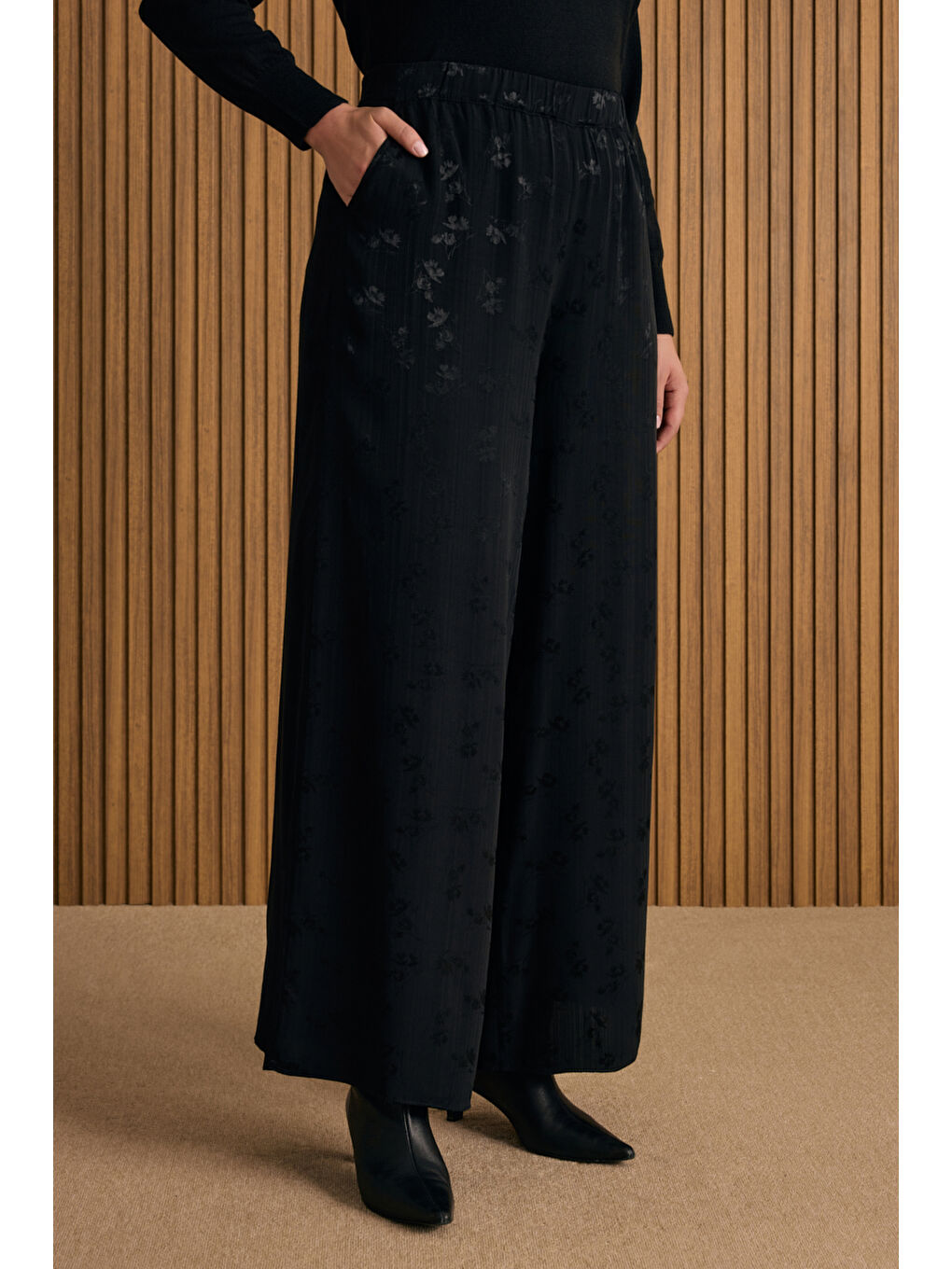 Siyah Çicek Jakar Desenli Beli Lastikli Pantolon-2