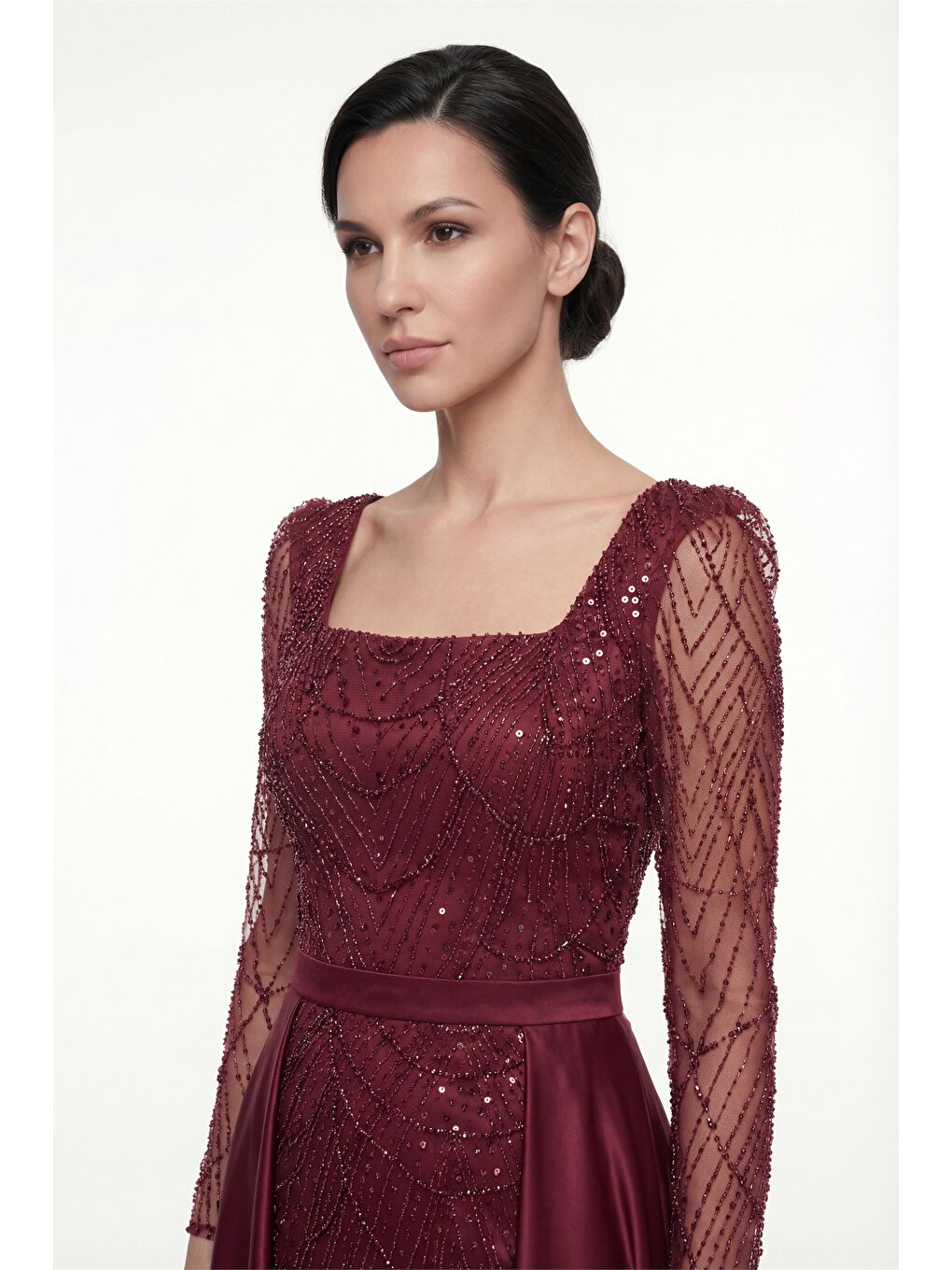 Kadın Bordo Dar Kalıp Uzun Kol Taşlı Saten Kuyruk Aksesuarlı Abiye-2