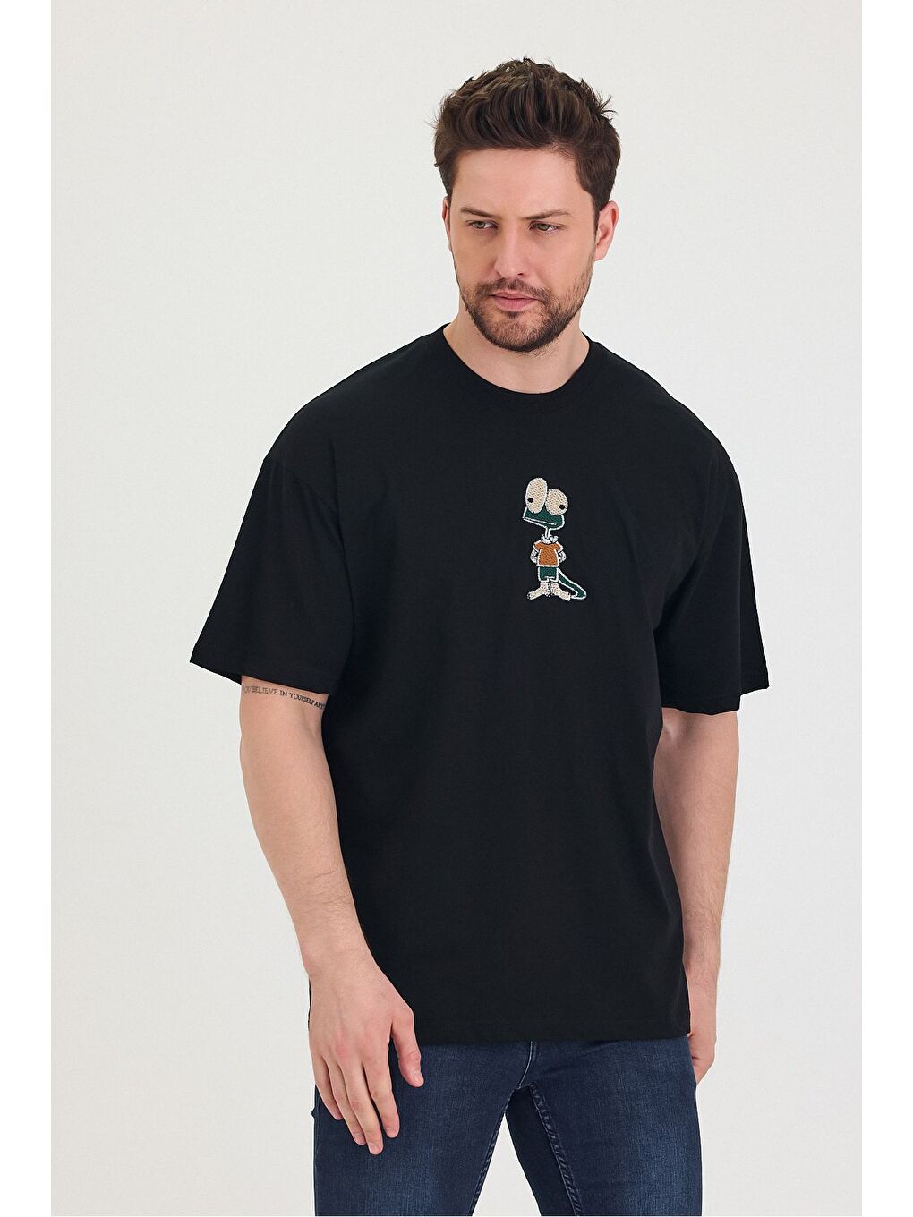 Siyah Bisiklet Yaka Oversize Salaş Unisex Tişört-3