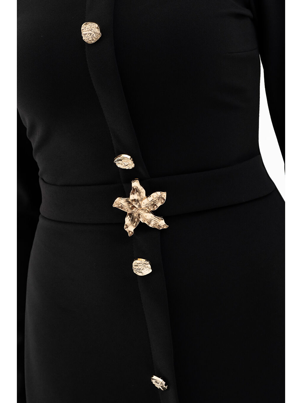 Kadın Siyah Uzun Kol Gold Düğmeli Midi Elbise-4