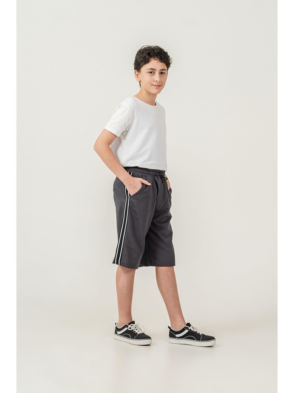 Gri Yanlar Şeritli Erkek Çocuk Şort-1