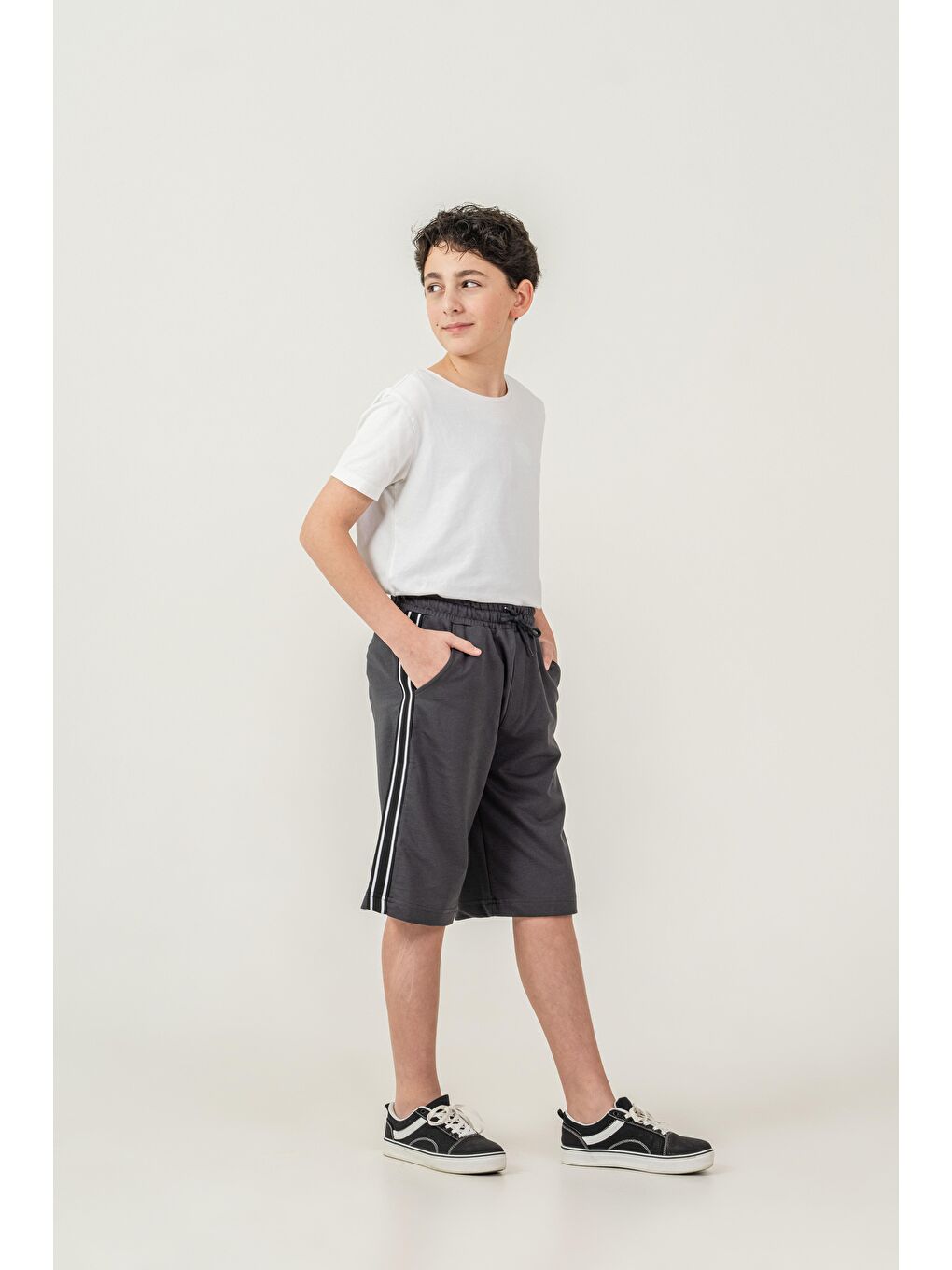 Gri Yanlar Şeritli Erkek Çocuk Şort-2