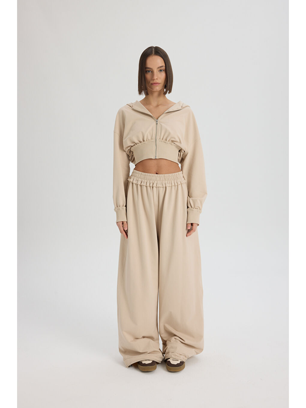 Beyaz Petal Pis Detay Kemik Crop Eşofman Takım-1