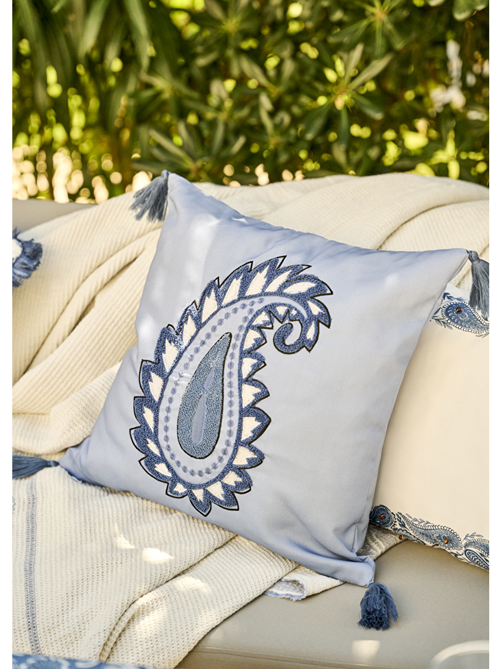 Paisley Punchlı Kırlent Kılıfı Mavi (43x43 cm)-1