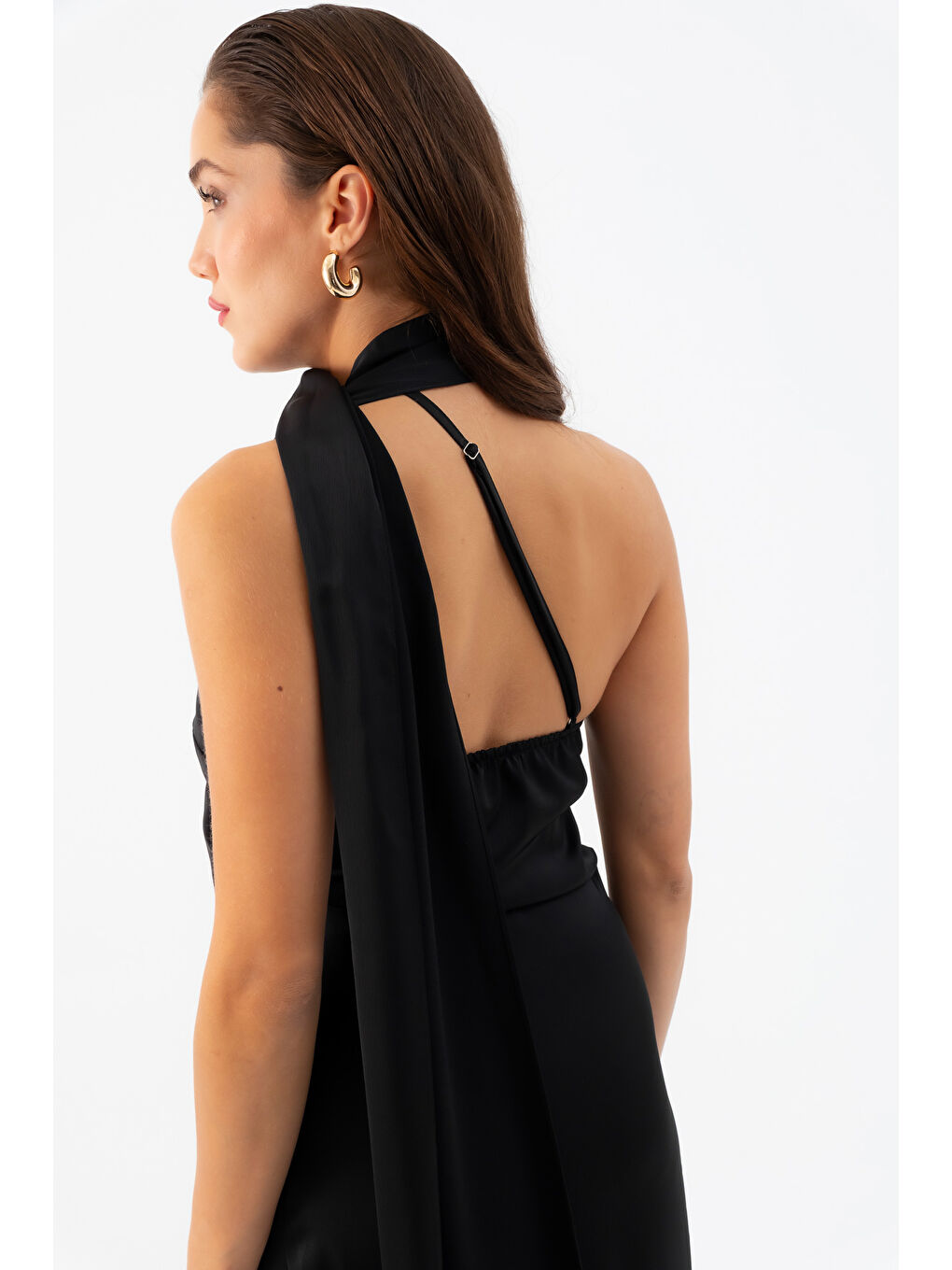 Kadın Siyah Tek Omuz Şal Yaka Uzun Saten Elbise-3