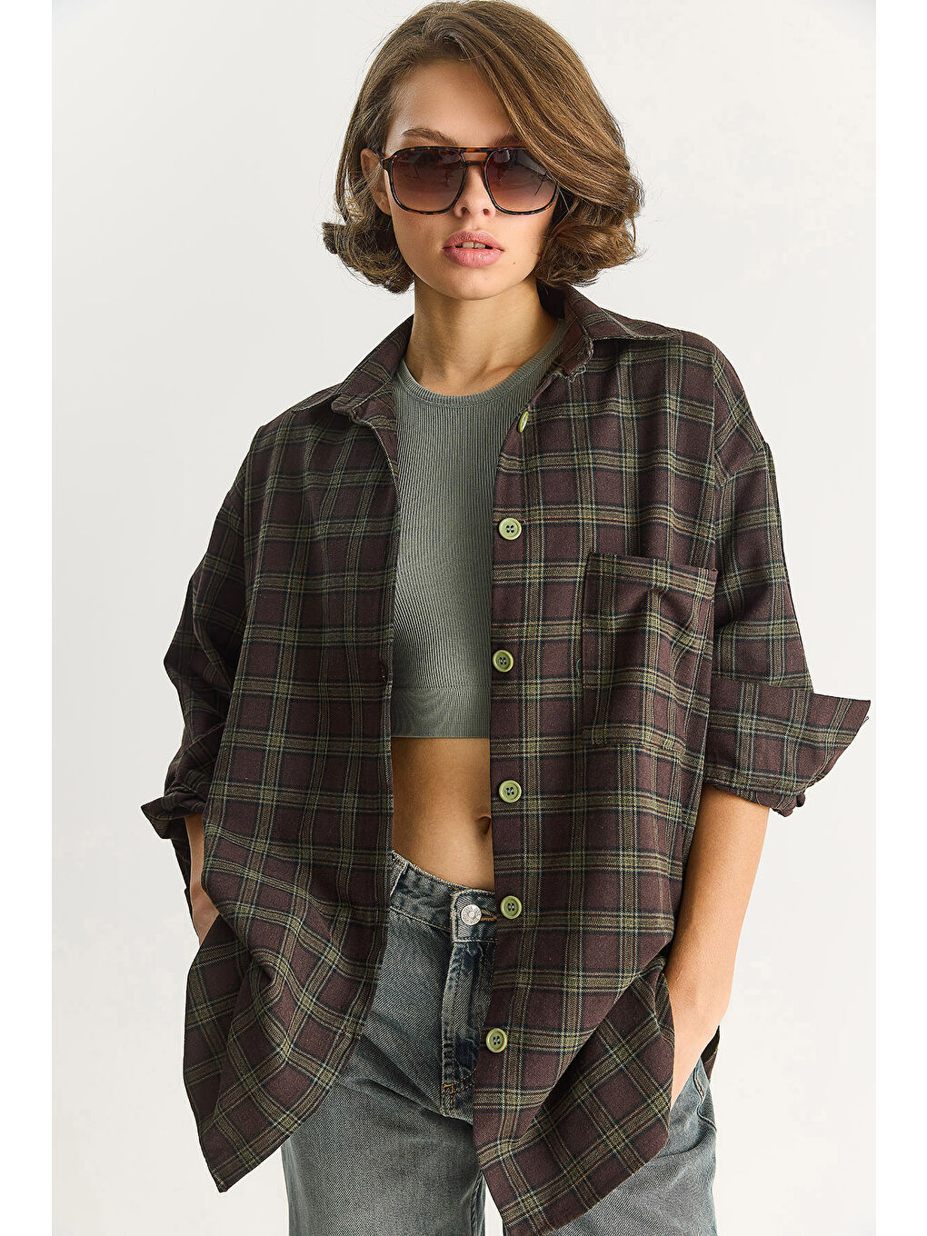 Kahverengi Kadın Tek Cep Detaylı Oversize Ekose Gömlek