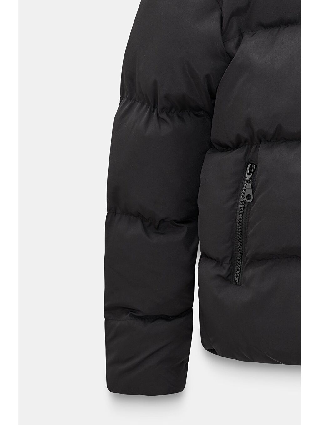 Siyah Kadın Relax Fit Kapüşonlu Fermuarlı Kısa Şişme Mont - Puffer Jacket-3