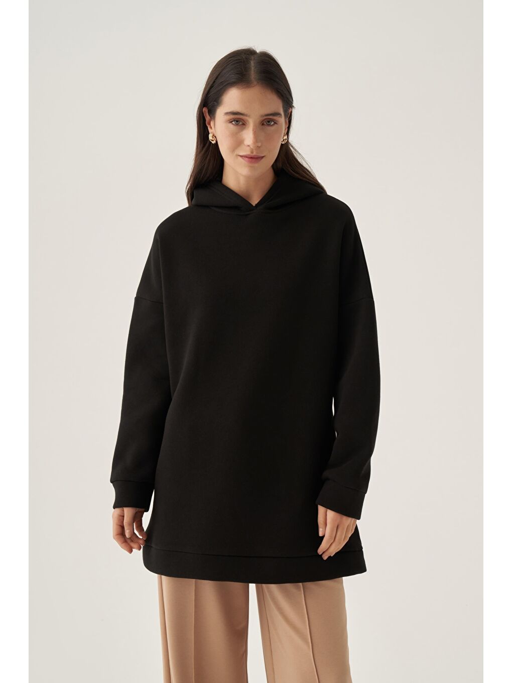 Siyah-Kapüşonlu Sweatshirt