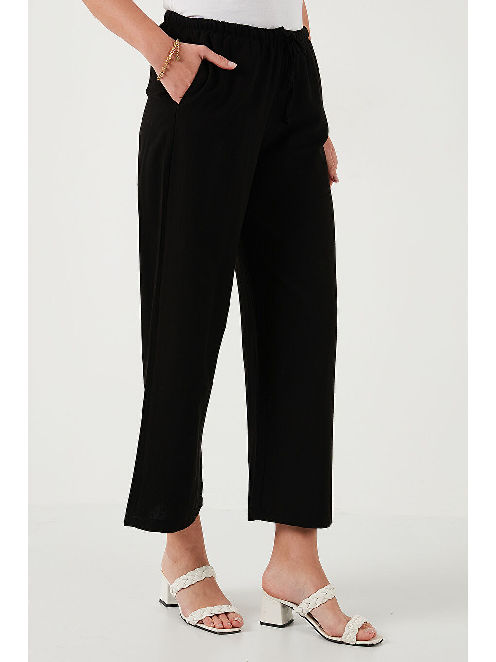 Siyah Keten Karışımlı Regular Fit Normal Bel Geniş Paça Pantolon 5866030-1