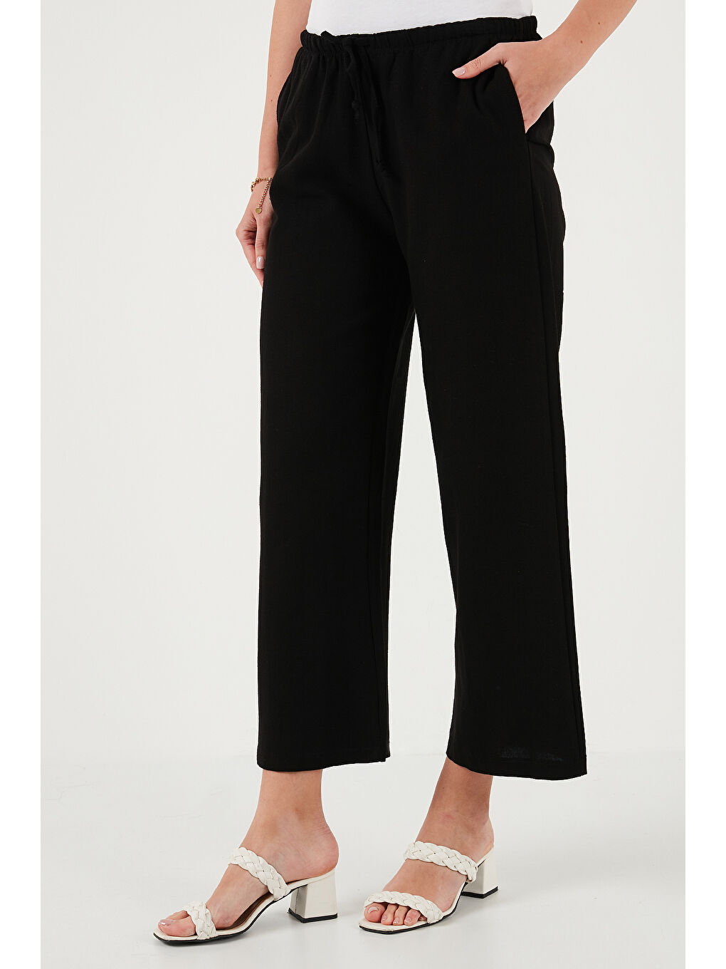 Siyah Keten Karışımlı Regular Fit Normal Bel Geniş Paça Pantolon 5866030-3