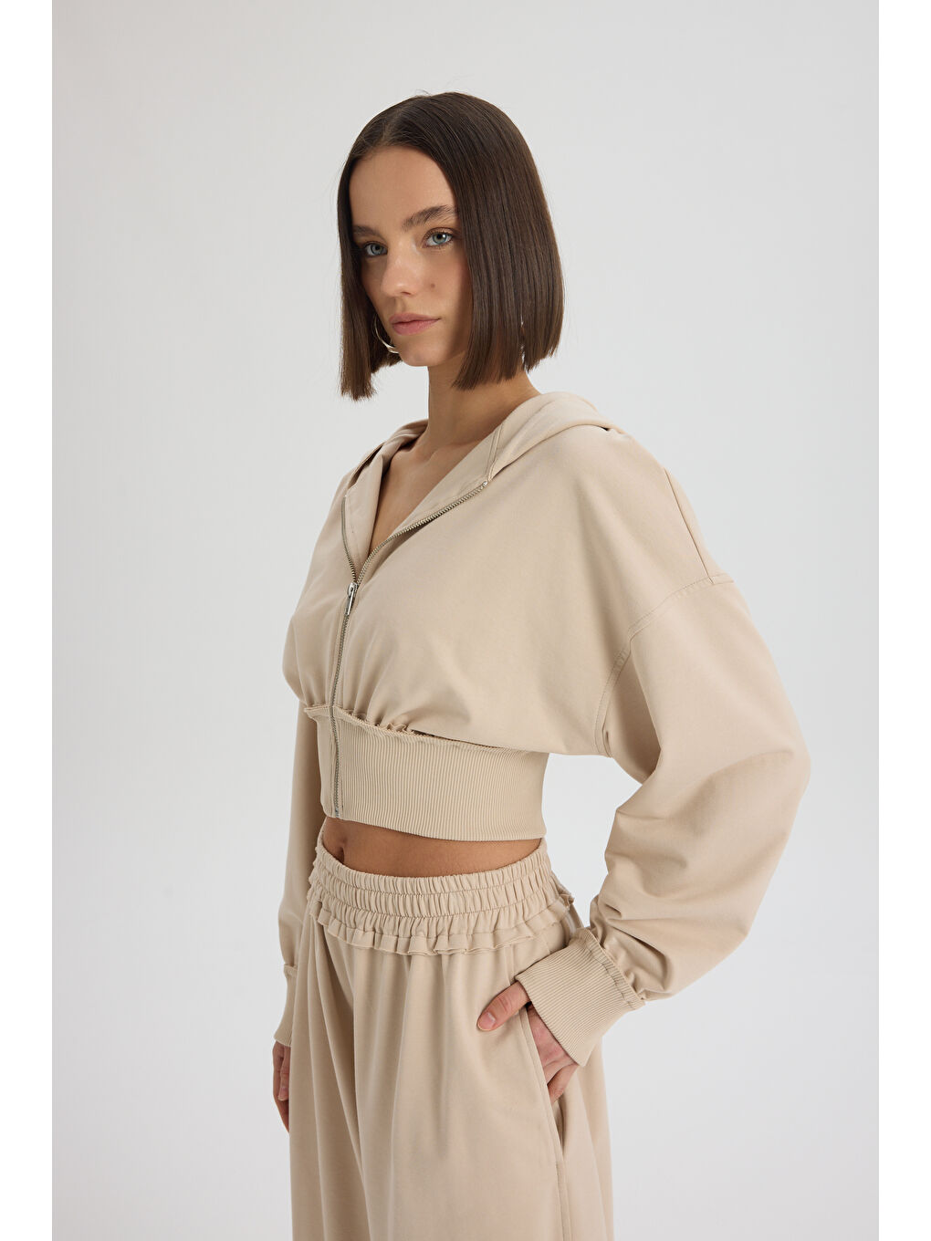 Beyaz Petal Pis Detay Kemik Crop Eşofman Takım-3