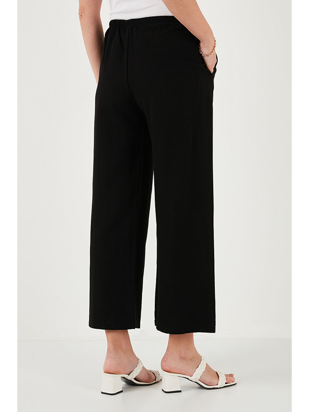 Siyah Keten Karışımlı Regular Fit Normal Bel Geniş Paça Pantolon 5866030-5