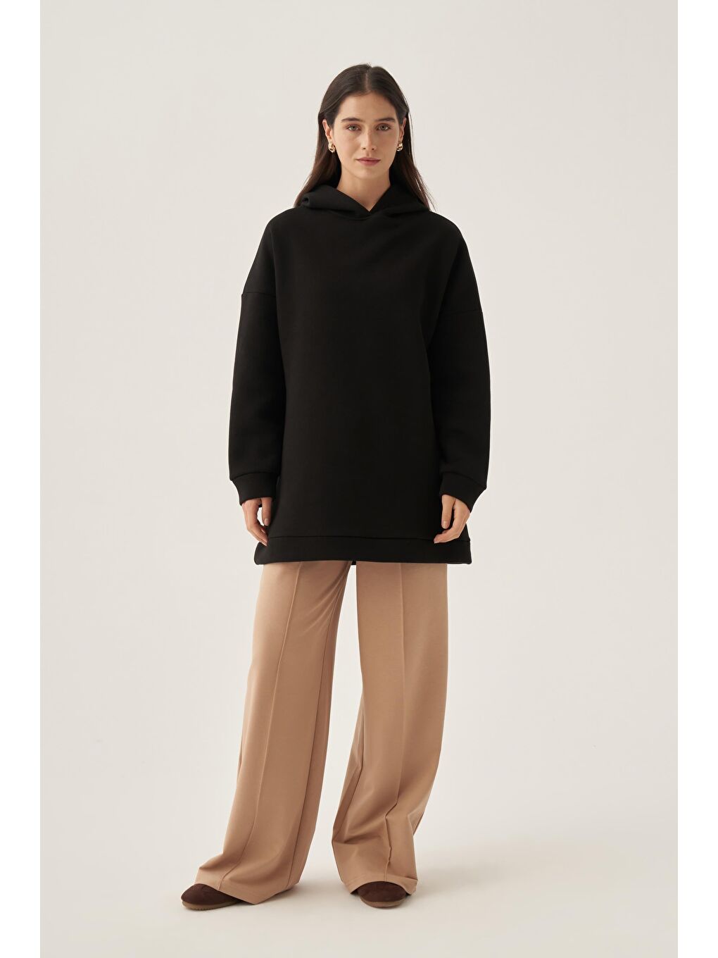 Siyah-Kapüşonlu Sweatshirt-1