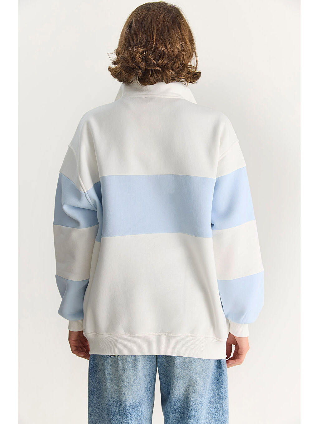Beyaz Kadın Yarım Fermuarlı Nakış Detaylı Renk Bloklu Oversize Sweatshirt-5