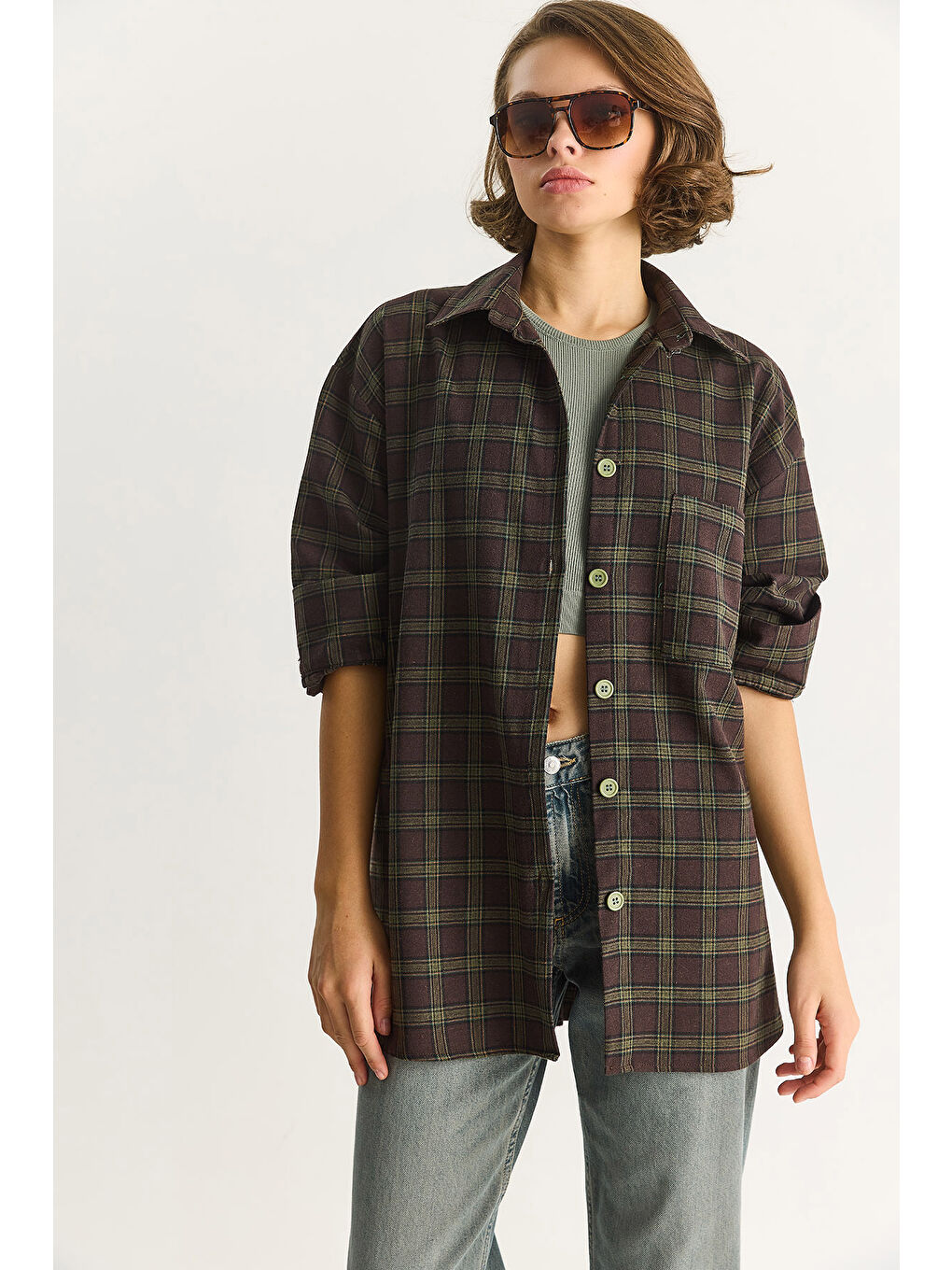 Kahverengi Kadın Tek Cep Detaylı Oversize Ekose Gömlek-1