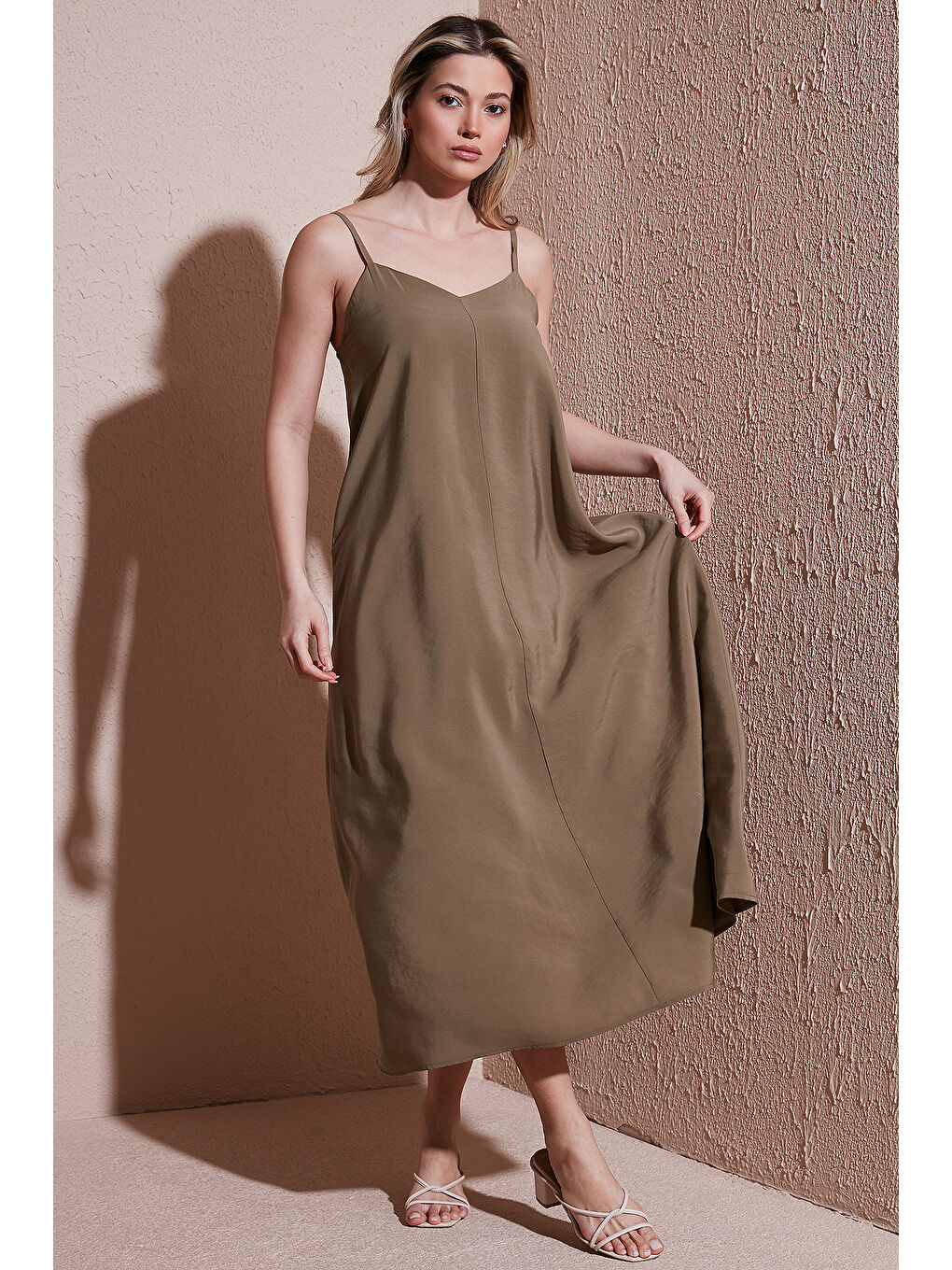 Haki Modal Karışımlı Standart Fit Midi Boy Askılı Elbise 25Y0501K1-1