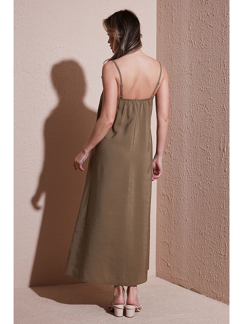 Haki Modal Karışımlı Standart Fit Midi Boy Askılı Elbise 25Y0501K1-4