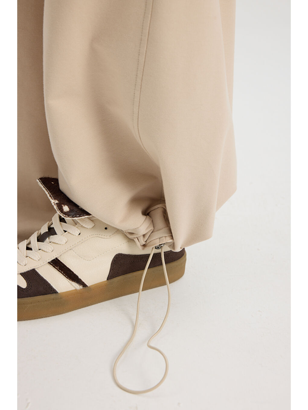 Beyaz Petal Pis Detay Kemik Crop Eşofman Takım-7