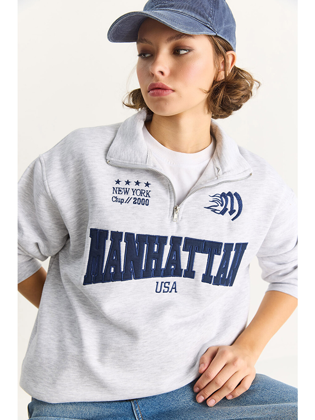 Gri Kadın Nakışlı Yarım Fermuarlı Polo Yaka Şardonlu Oversize Sweatshirt-3