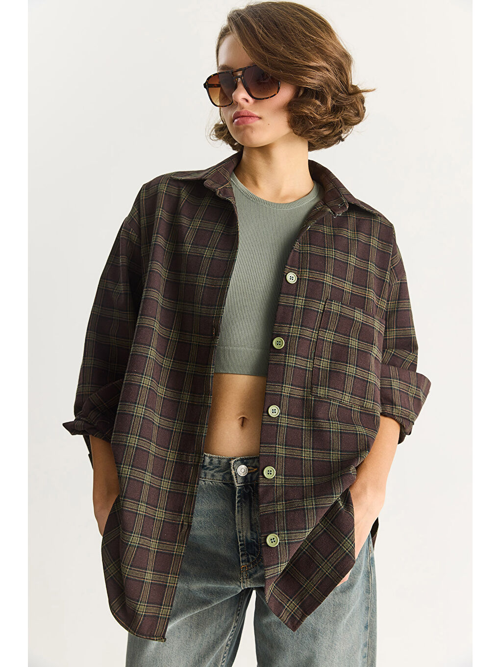 Kahverengi Kadın Tek Cep Detaylı Oversize Ekose Gömlek-5