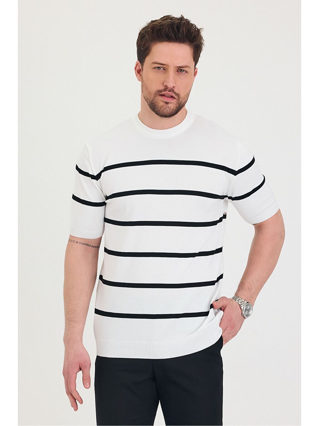 Beyaz Erkek Bisiklet Yaka Kalın Çizgi Detaylı Kısa Kollu Ince Triko Tişört