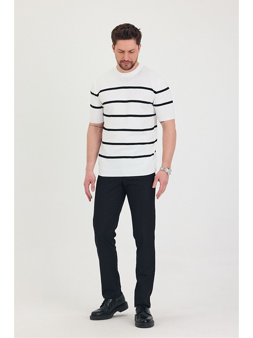 Beyaz Erkek Bisiklet Yaka Kalın Çizgi Detaylı Kısa Kollu Ince Triko Tişört-1