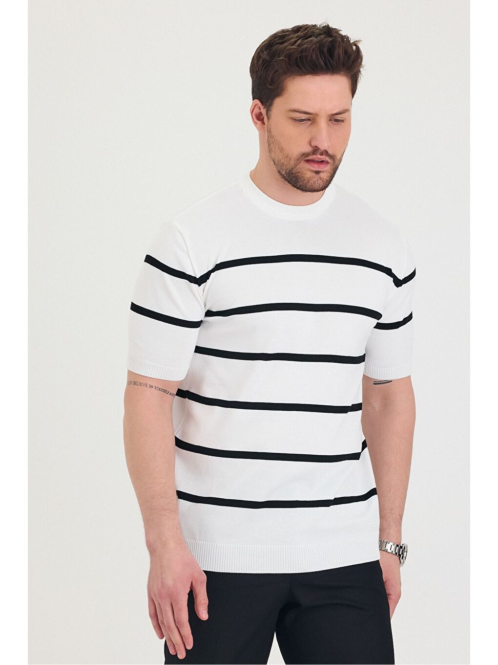 Beyaz Erkek Bisiklet Yaka Kalın Çizgi Detaylı Kısa Kollu Ince Triko Tişört-6