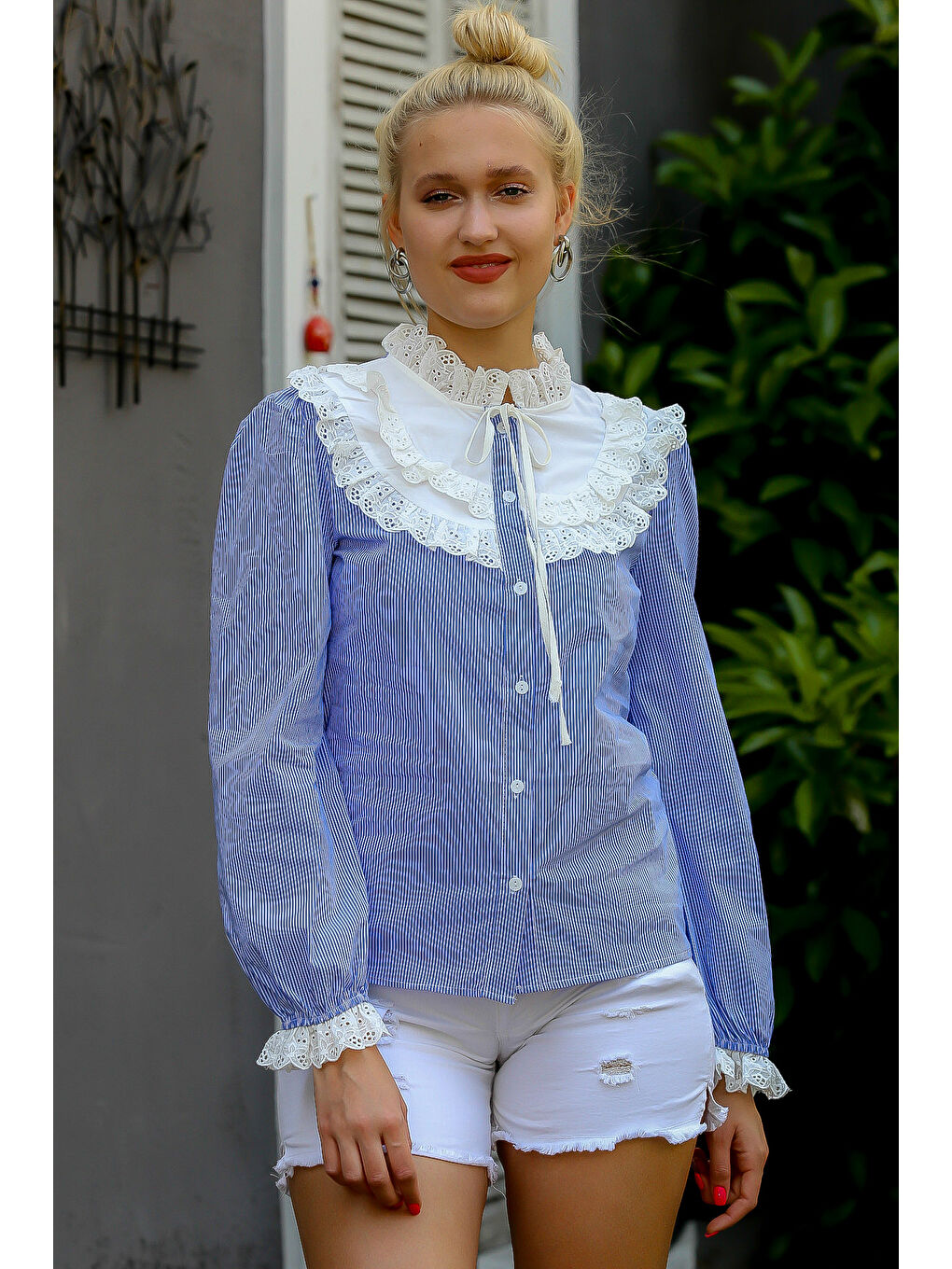 Mavi Kadın Çivit Fistolu Fırfırlı Yaka Ve Kol Detaylı Düğmeli Çizgili Bluz M10010200BL94137-1