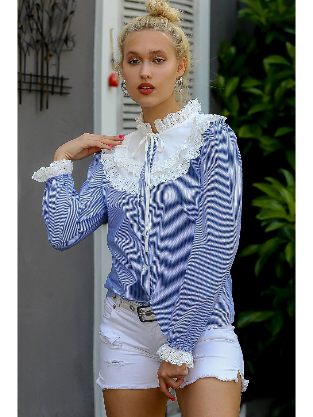 Mavi Kadın Çivit Fistolu Fırfırlı Yaka Ve Kol Detaylı Düğmeli Çizgili Bluz M10010200BL94137-2