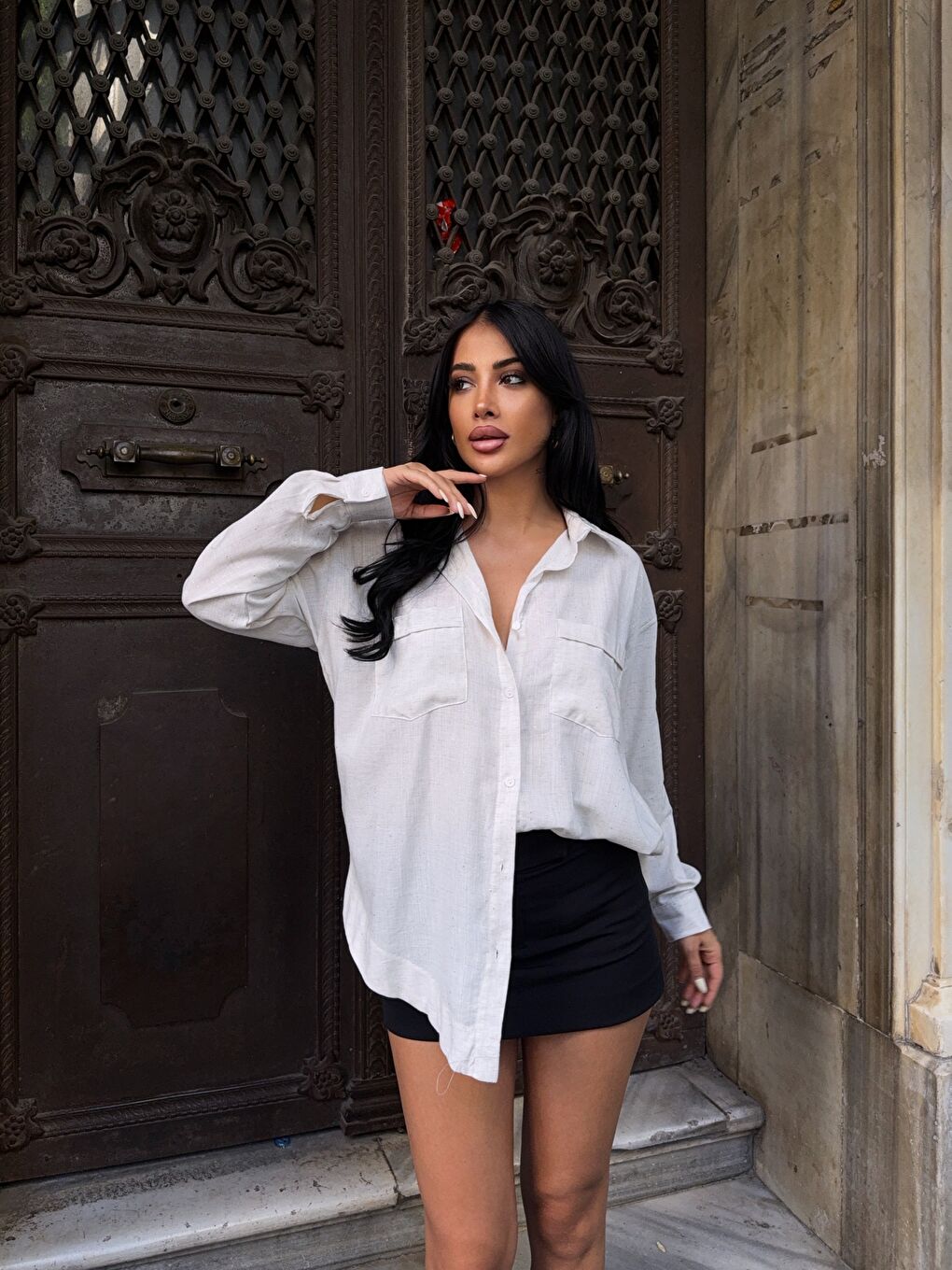 Beyaz Parıltı Detay Keten Gömlek