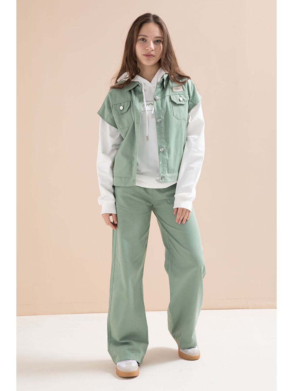 Yeşil Düğmeli Sıfır Kol Yelekli Geniş Paça Pantolonlu Kız Çocuk Kapüşonlu 3lü Takım 23603-2