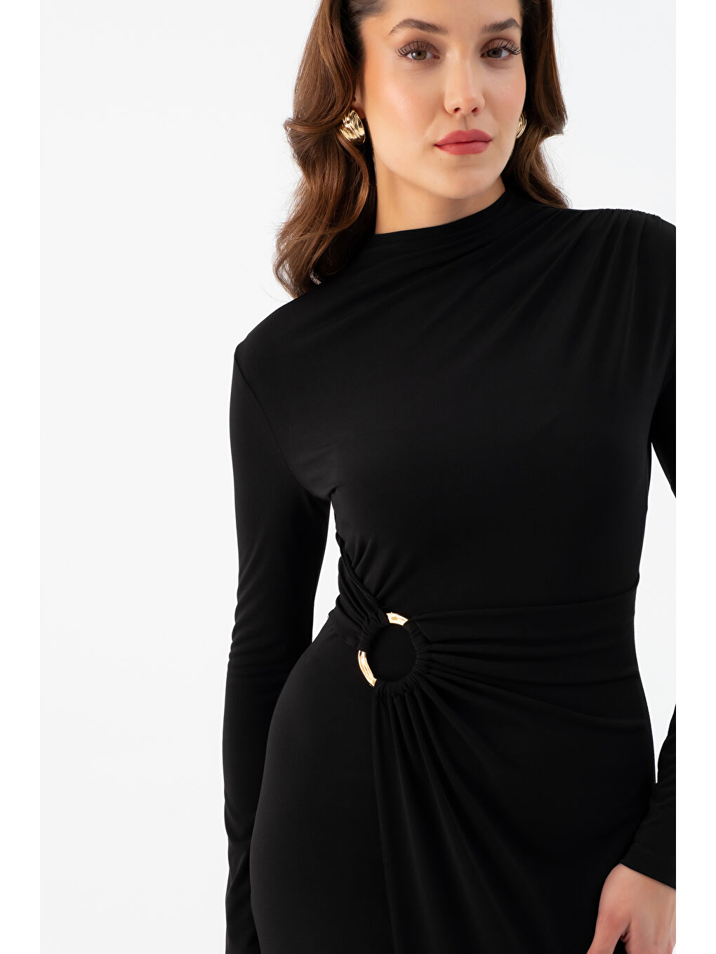 Kadın Siyah Omuz Büzgülü Halka Aksesuar Detaylı Elbise-3