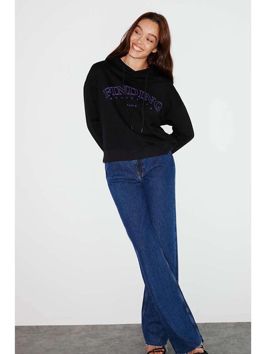 Sydney Kadın İçi Polarlı Önü Nakışlı Regular Fit Kapüşonlu Siyah Sweatshirt-2