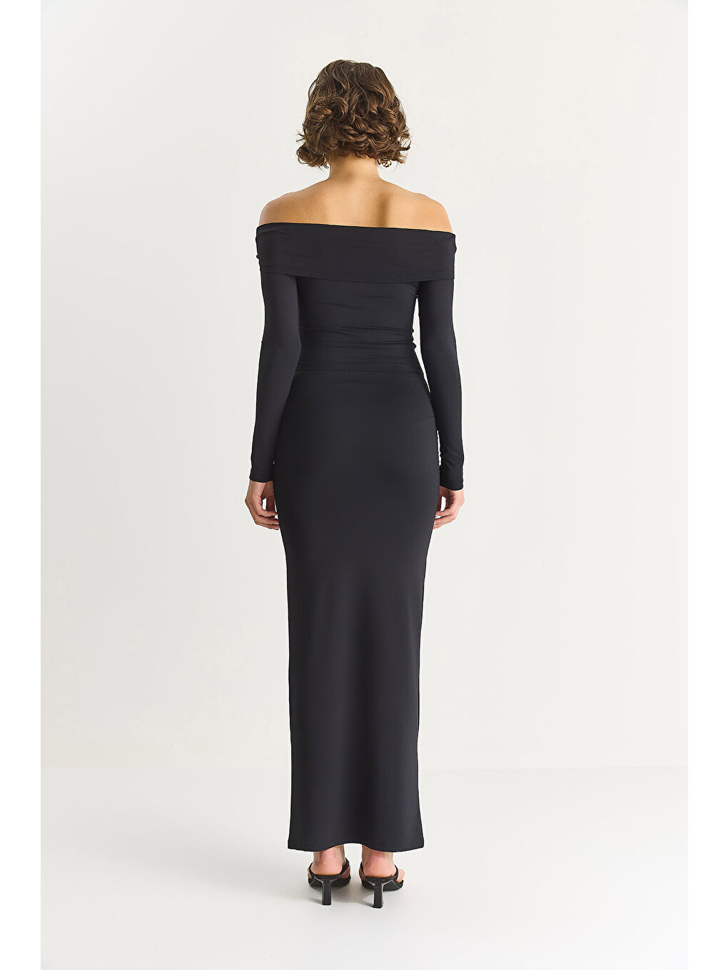 Siyah Kadın Aksesuar Detaylı Degaje Yaka Bluz Uzun Etek Elastanlı Saran Takım-5