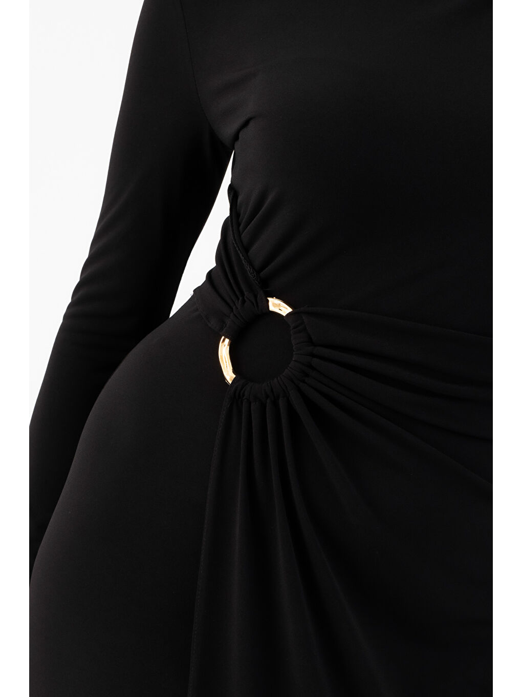 Kadın Siyah Omuz Büzgülü Halka Aksesuar Detaylı Elbise-4