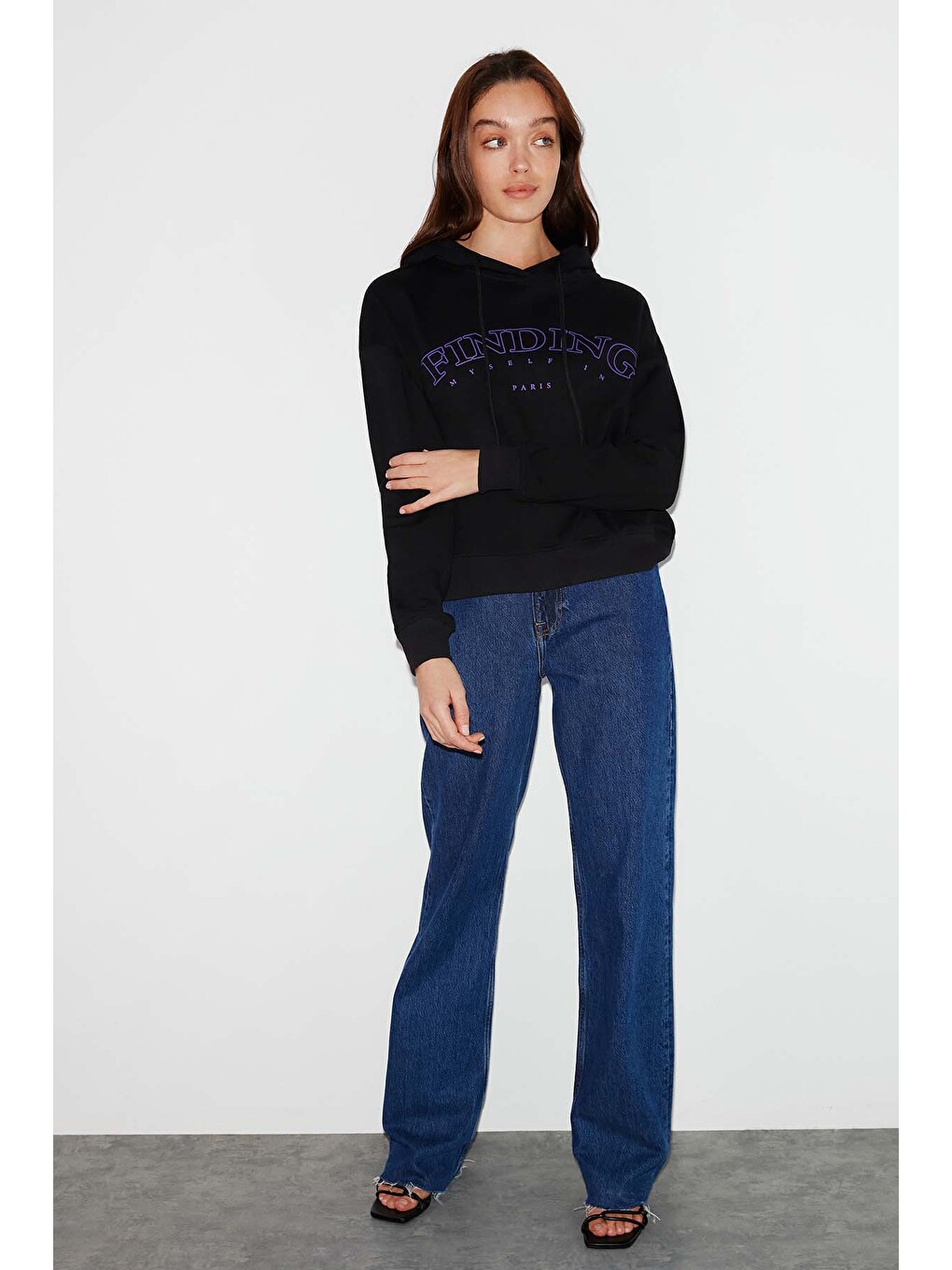 Sydney Kadın İçi Polarlı Önü Nakışlı Regular Fit Kapüşonlu Siyah Sweatshirt-3