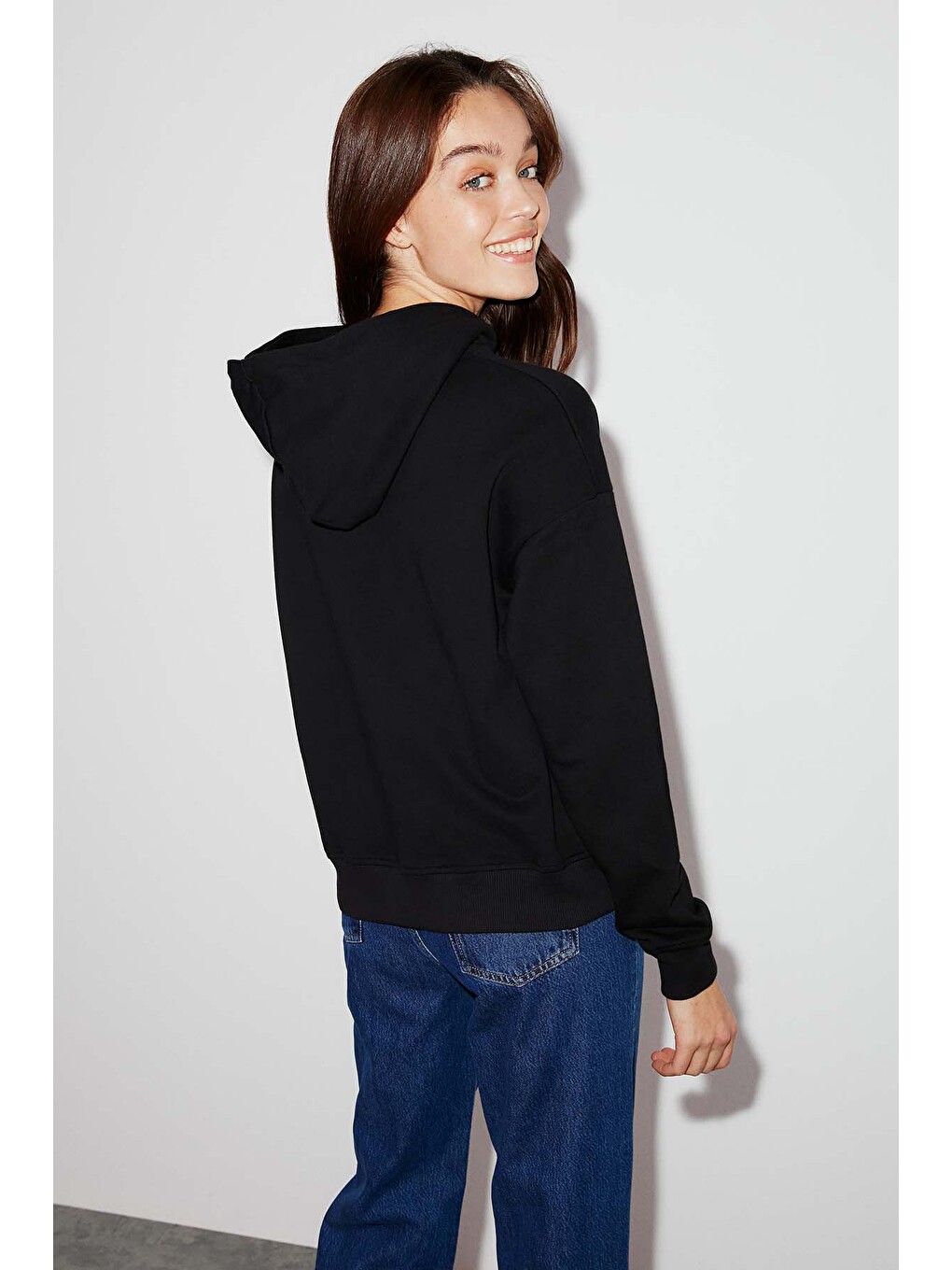 Sydney Kadın İçi Polarlı Önü Nakışlı Regular Fit Kapüşonlu Siyah Sweatshirt-4
