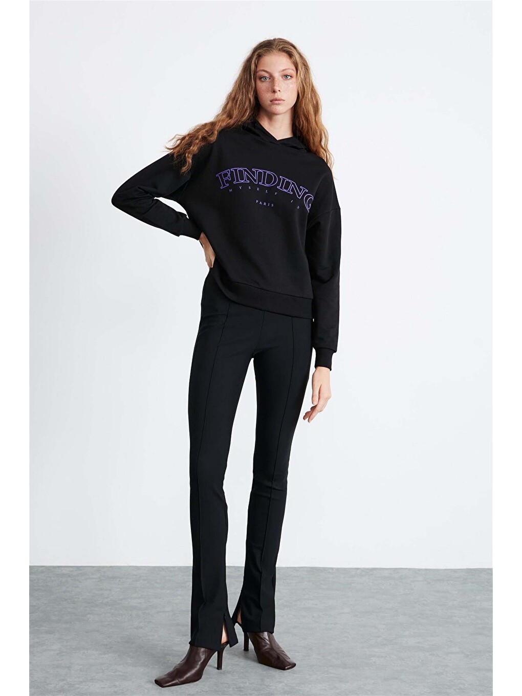 Sydney Kadın İçi Polarlı Önü Nakışlı Regular Fit Kapüşonlu Siyah Sweatshirt-5